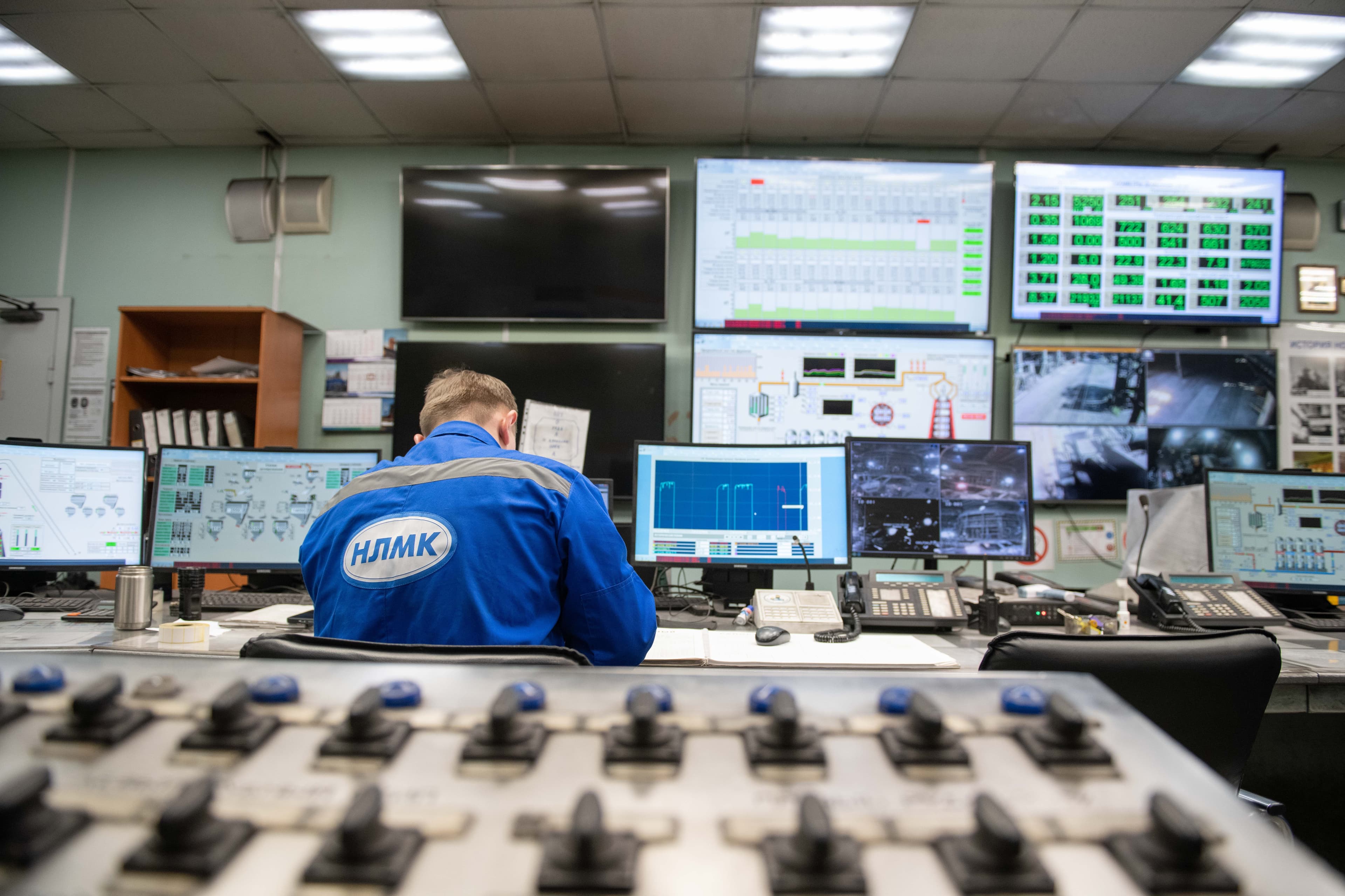 The First Five Minutes of an Outage: What to Do Before You Know What's Wrong